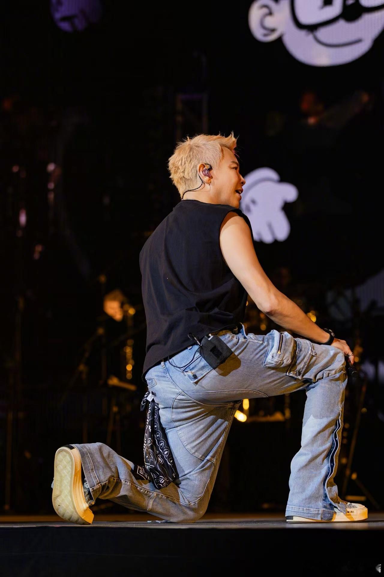 陶喆连提词器都自带转音的提词器上wo~oh~yeah~baby~ 连波浪线都标上