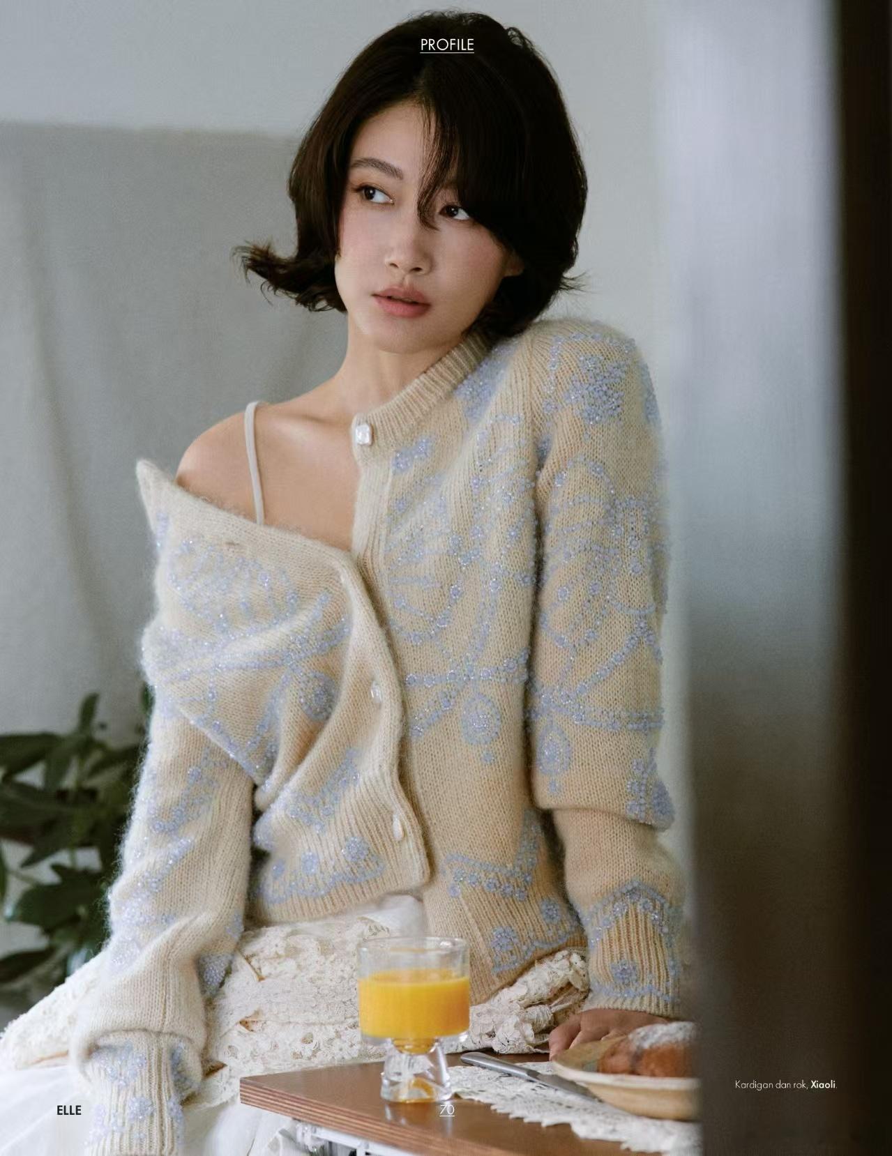 印尼版ELLE啜妮8月刊封面啜妮解锁新成就登封 ELLE 印尼八月刊，用独特魅力