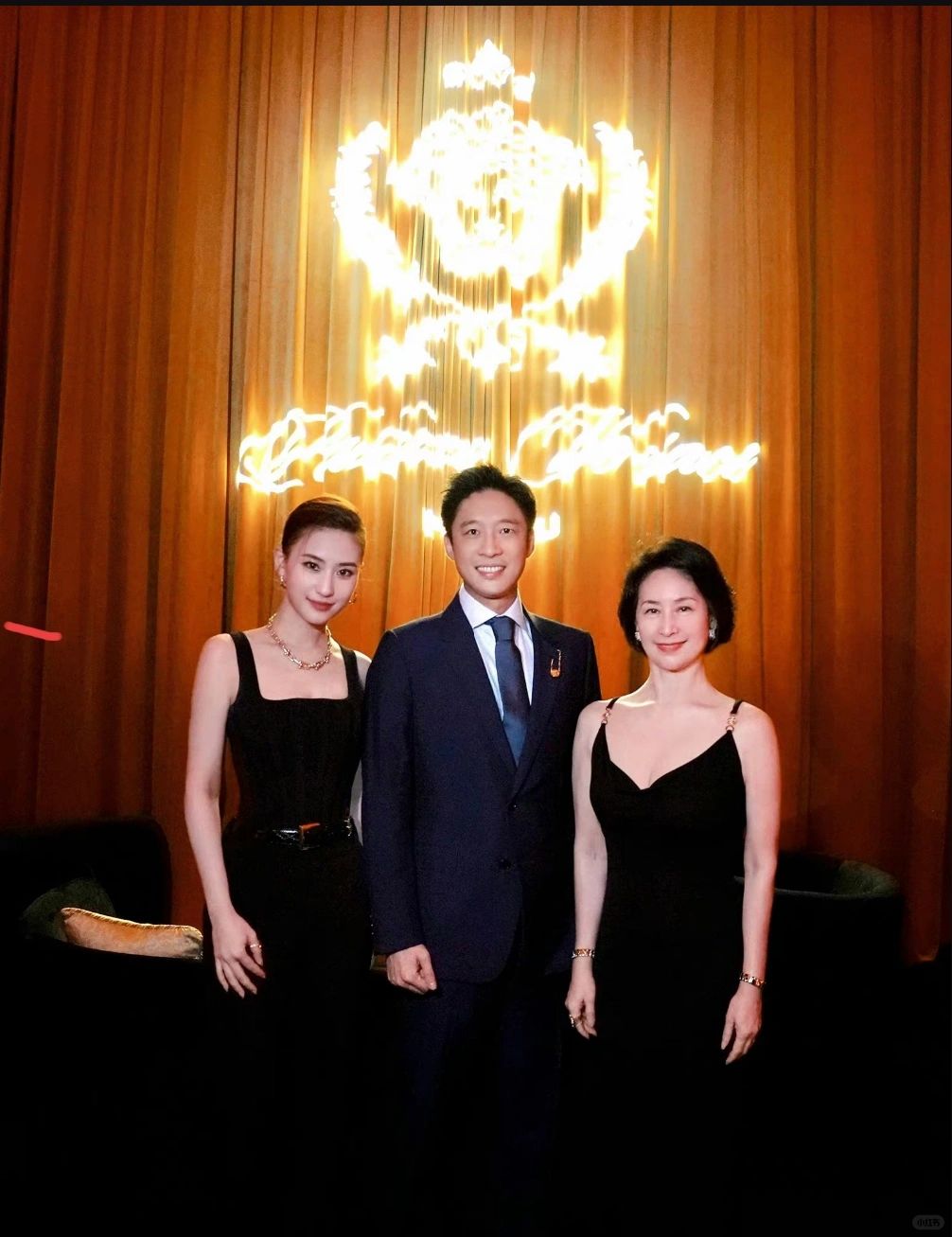何超琼，不在C位，却是最大焦点