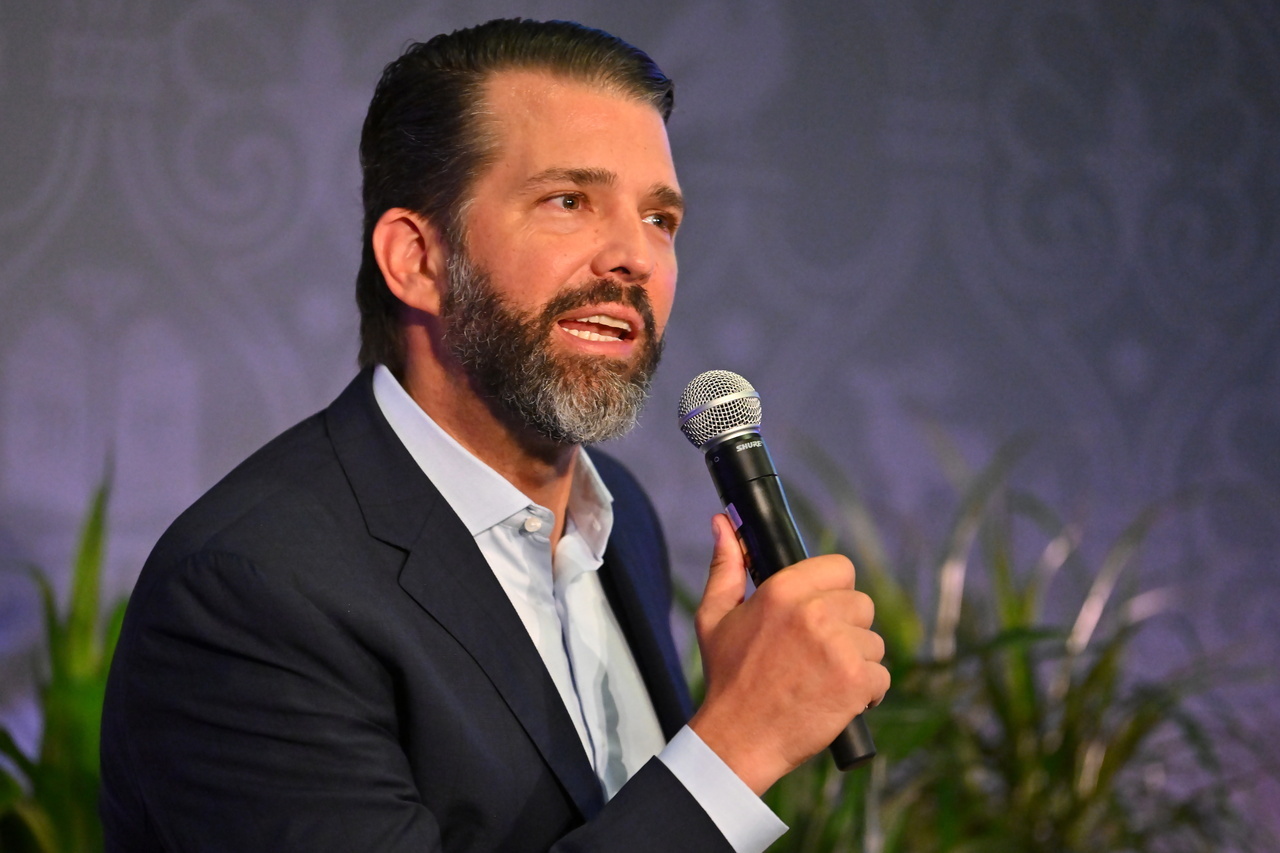 小唐纳德·特朗普在波黑猛烈抨击欧盟，称欧盟就是一场灾难。他直言欧洲自由主义政策正