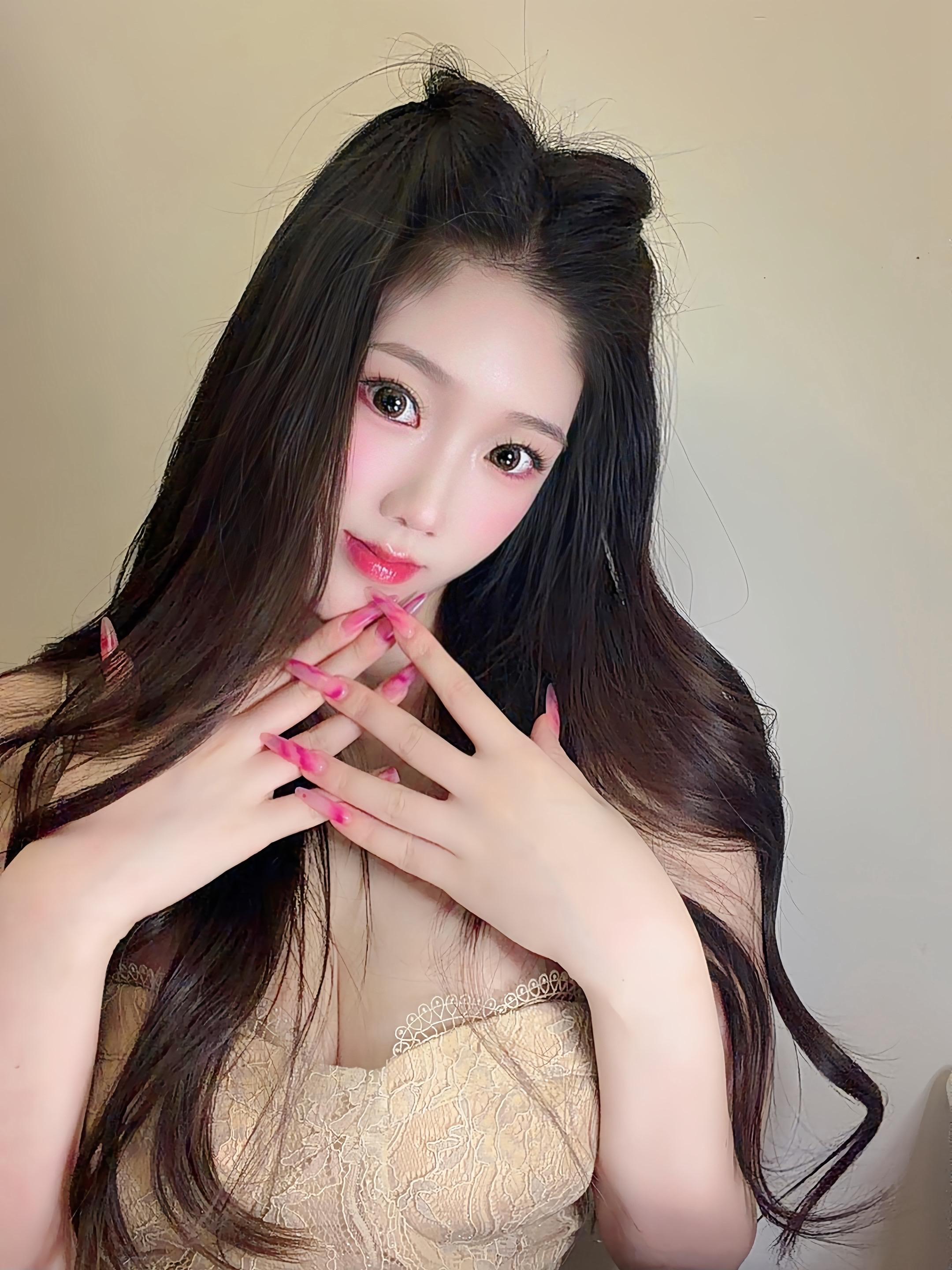 想给你一脚，又怕你抓着我的脚不放