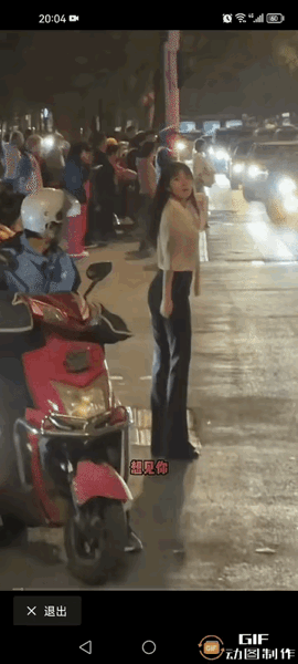 人家老婆是一哆嗦满眼深情一脸娇羞的向爱人跑来，我老婆是一哆嗦满眼怒火一脸怒气手里