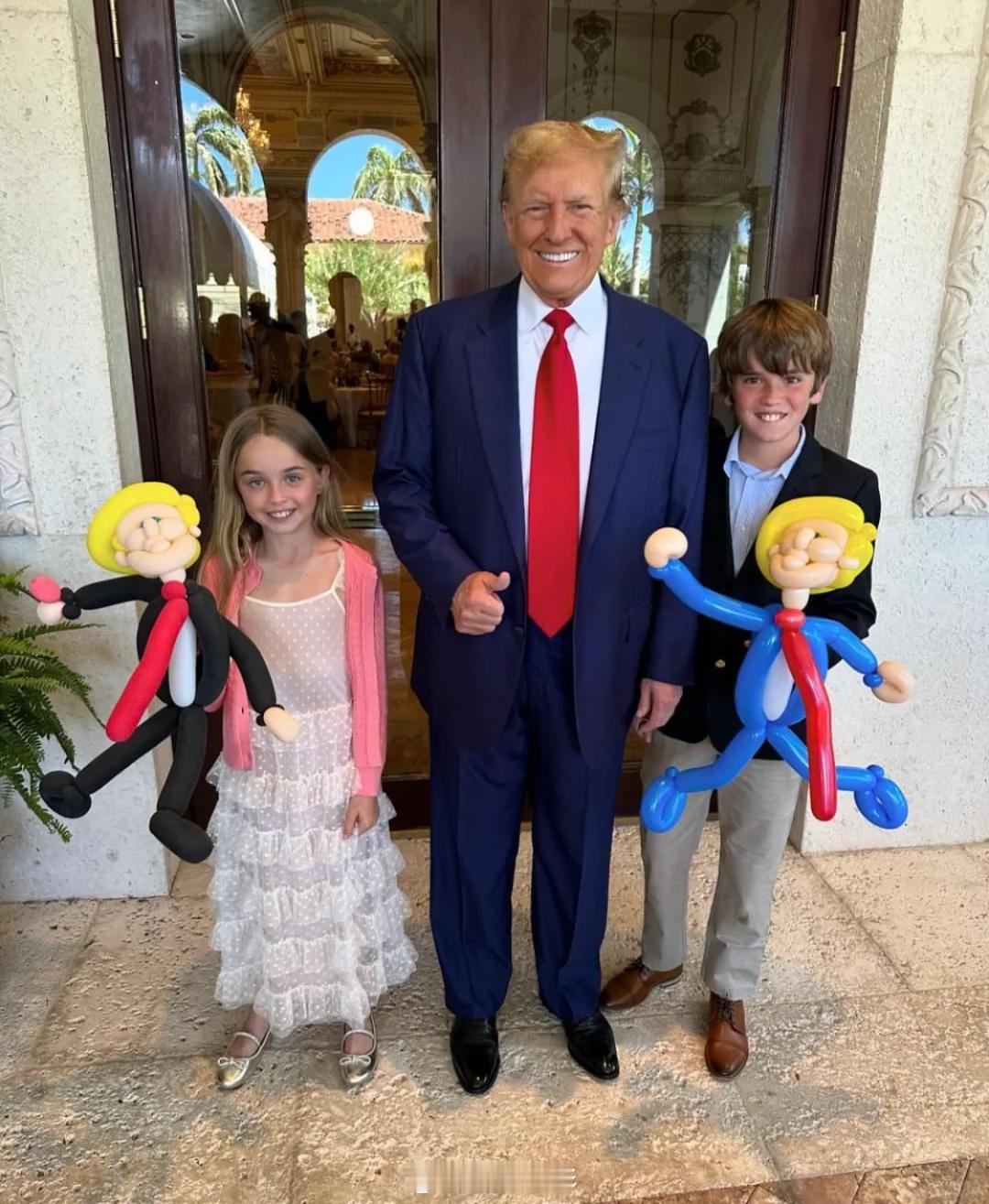 特朗普和孙子孙女好萌 