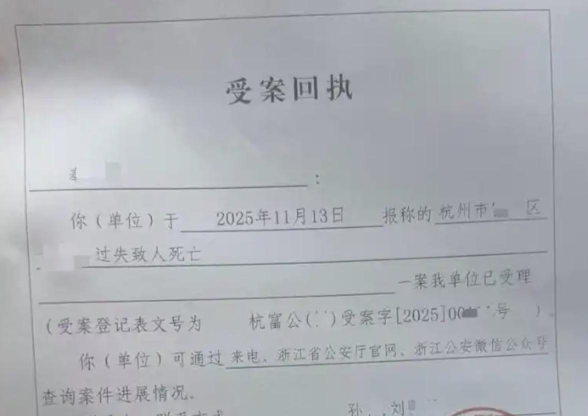 小夫妻花1.88万请专业的月嫂来照顾孩子，不想月嫂却在给孩子喂奶的时候，在孩子呛