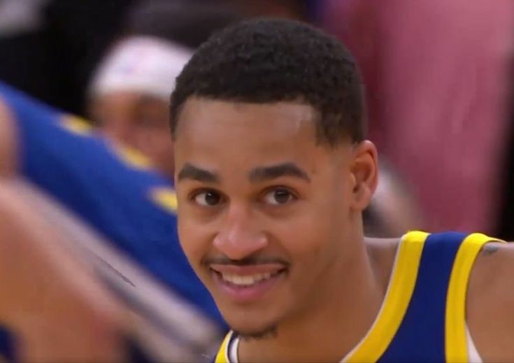 此刻想提一笔交易 当初勇士用普洱和罗林斯换来了保罗 后找不到保罗的匹配价 勇士最