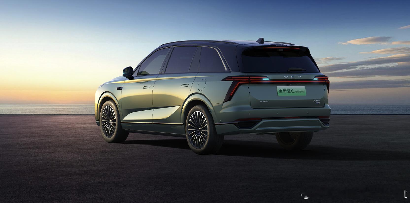 魏牌全新蓝山智能进阶版正式上市，有以下关键信息：1、官方售价29.98-32.6