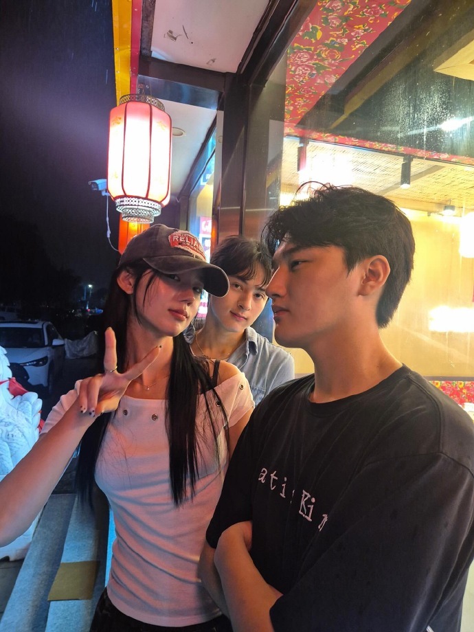 Peyz姐姐更新的Peyz近照很优越的侧脸了[期待]2025lpl第三赛段202