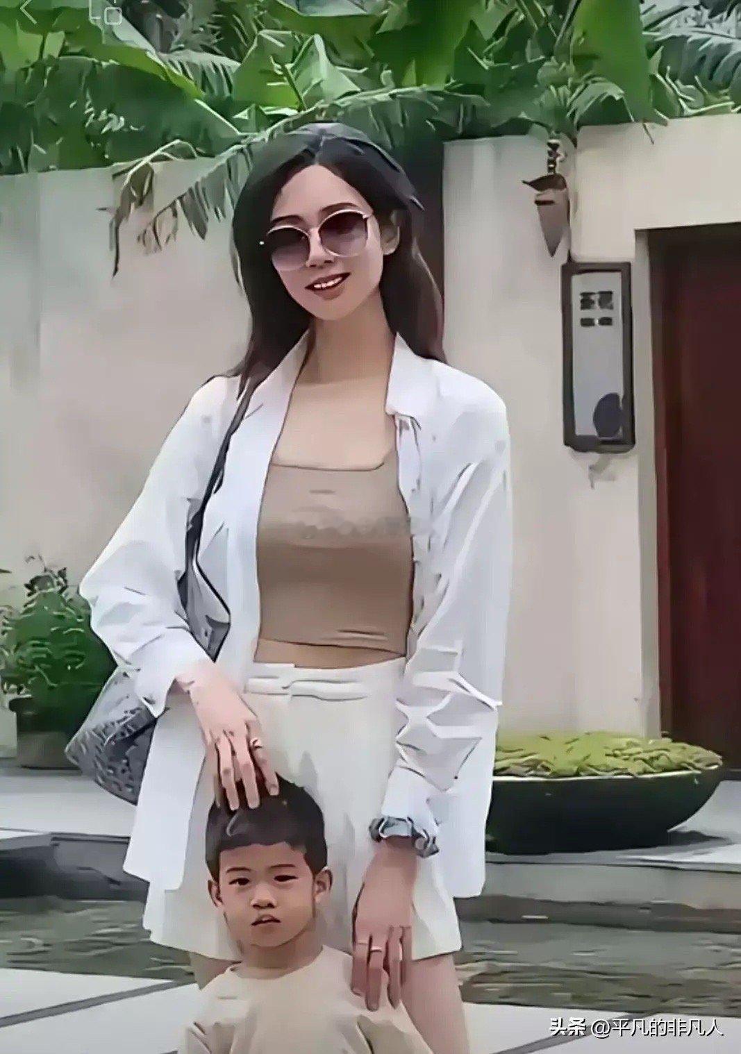 据说照片里这个肤白貌美的女子，是释永信众多红颜知己之一——看着那孩子的脸，网友们
