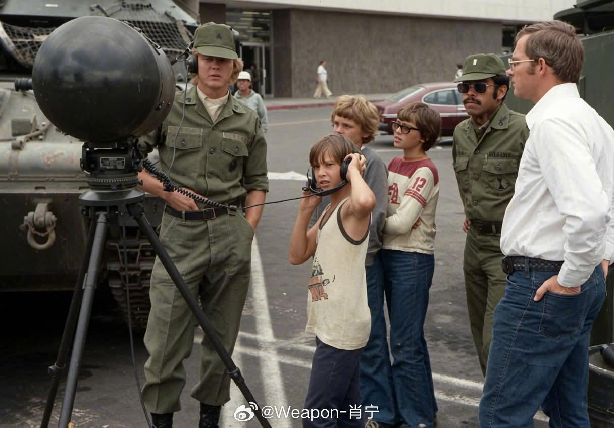 照片中的历史[超话] 1982年，在塞勒姆举行的一次展示活动中，俄勒冈州国民警卫