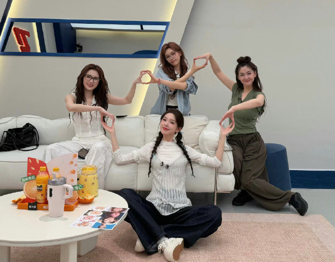 者来女 夹起来的感觉真好反差感直接拉满！温柔甜嗓演绎《孤单北半球》，一开口就沦陷