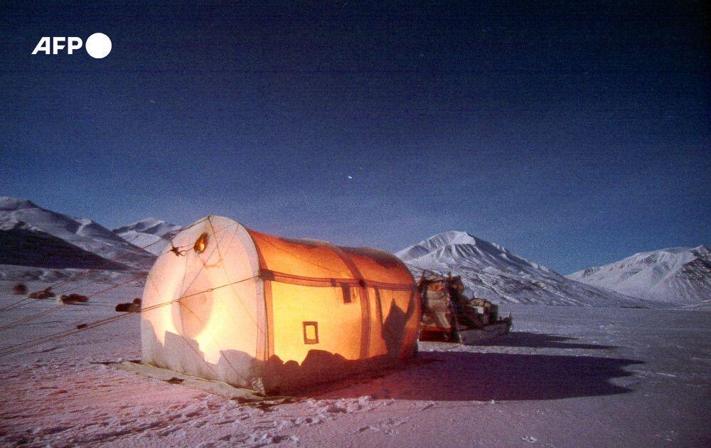 法新社：格陵兰岛的精锐狗拉雪橇部队在荒凉冰冷的北极地区巡逻。
特朗普曾嘲讽丹麦对