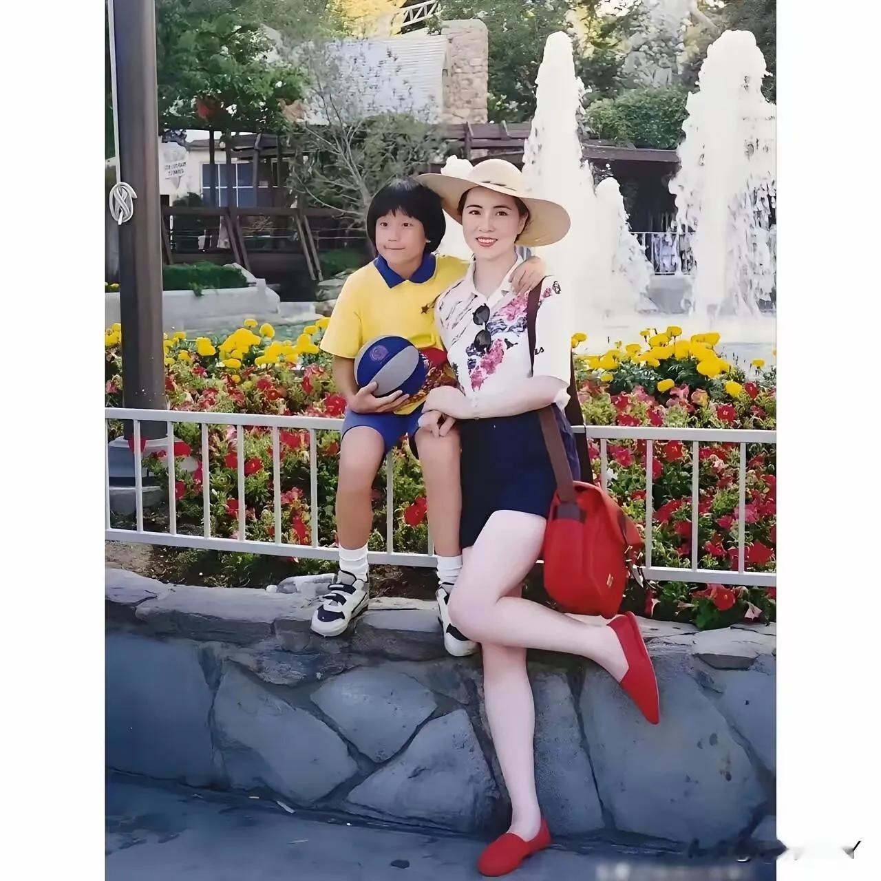 我终于理解成龙为啥要娶林凤娇了！


林凤娇不简单，能拿住成龙，非一般女人能忍！