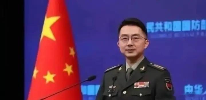 国防部已明确发出通知，凡家中有年满18周岁男性青年的家庭，以及青年本人，都须高度
