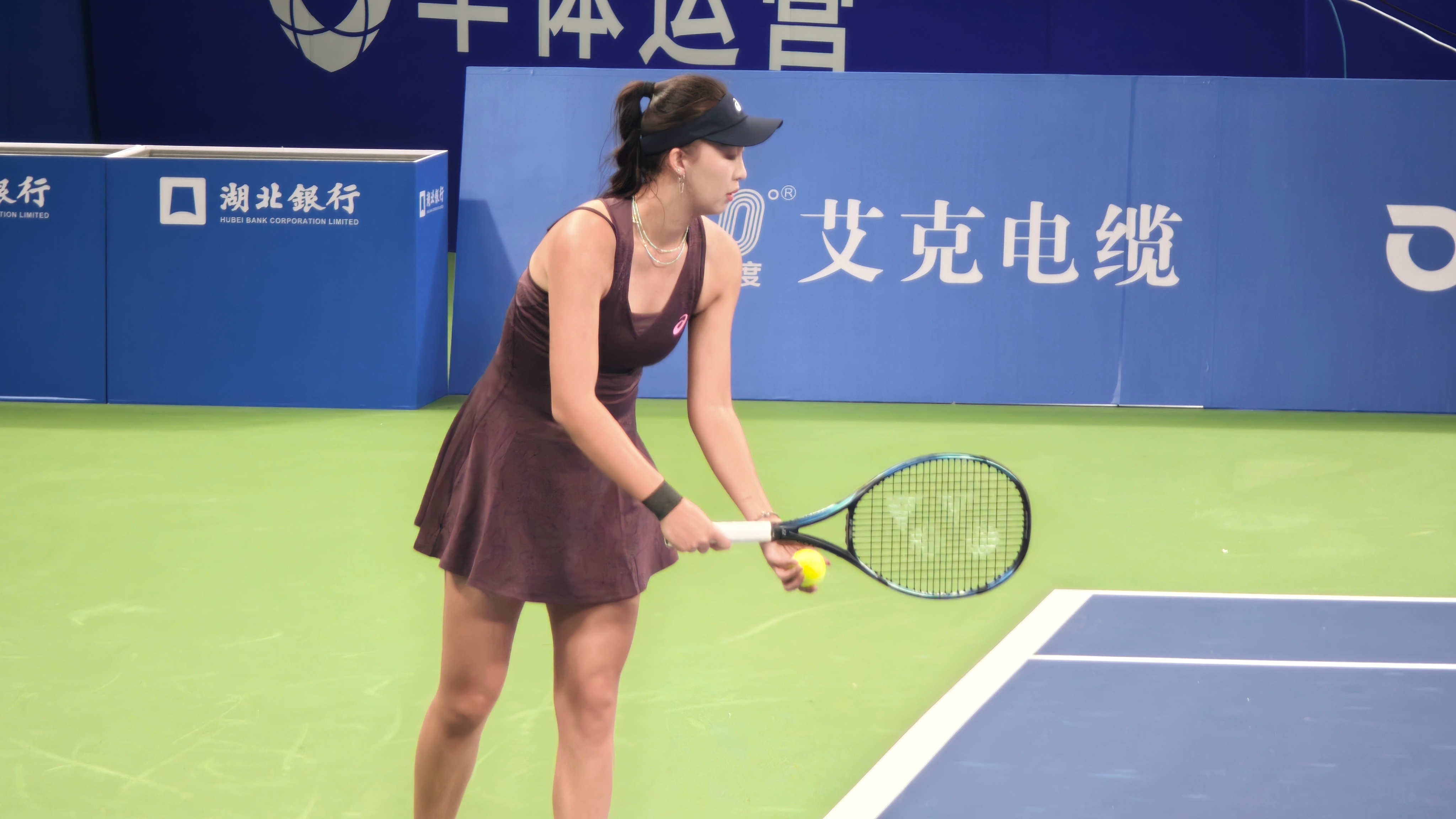 🎾京山WTA125现场今天女单资格赛中国小花王佳祺登场对阵张莹比赛正在进行中?