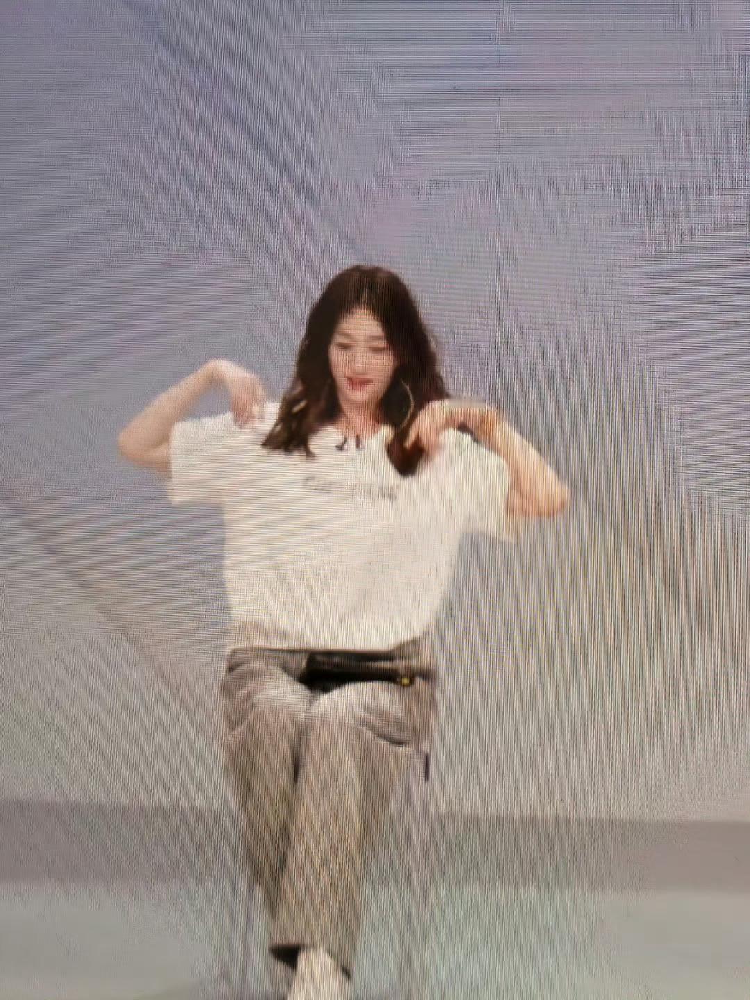 面对压力依然姿态优雅，用智慧和韧性化解难题，展现职场女性的独特魅力。正式确诊为办