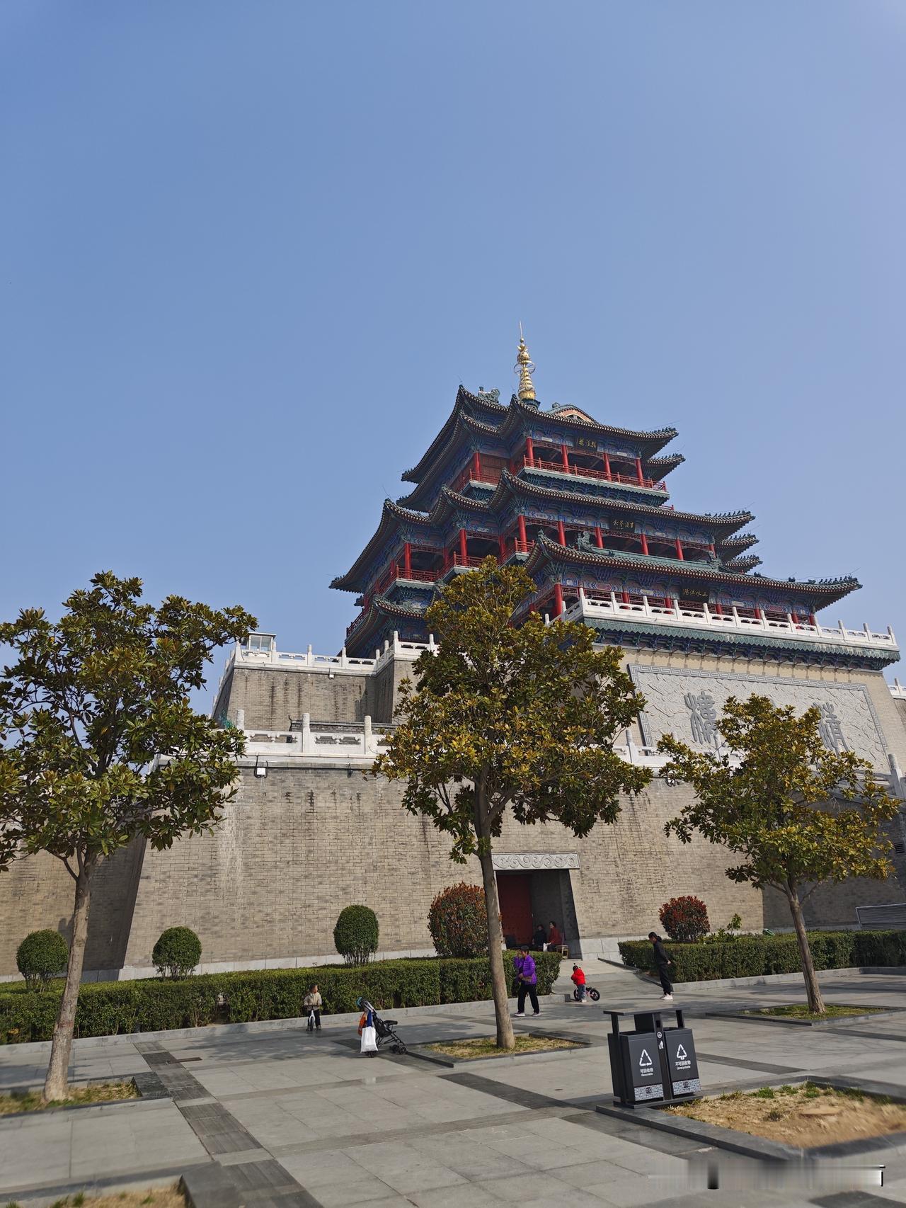 清渭楼——位于咸阳市渭阳东路咸阳湖之北，始建于秦代，秦时名为“咸阳楼”，汉唐时更