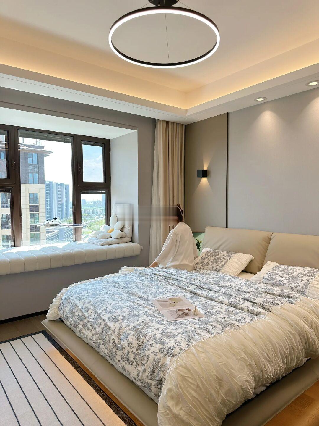 真羡慕我老公，啥也没干就住进这么美的卧室