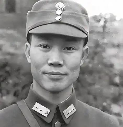 1925年，陈诚回家奔丧，7年不见的妻子，想与他同房，妻子刚到床上，就被他推开，