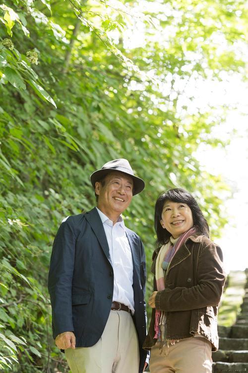 关于人的奥妙

世上有上亿个人，但就有上亿个面孔和身材，除了肤色不同、身高和体重