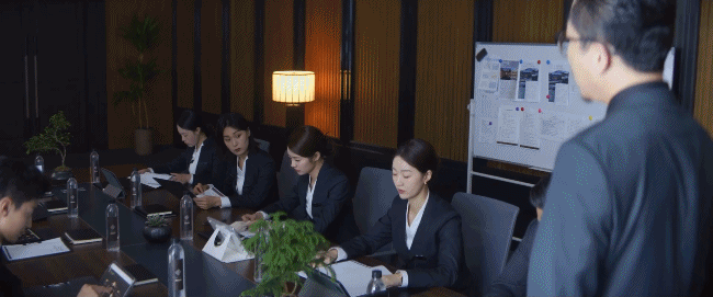 爱你女主失恋不失智 《爱你》女主真的有一种很清醒的魅力，明明是一个失恋的经历，但