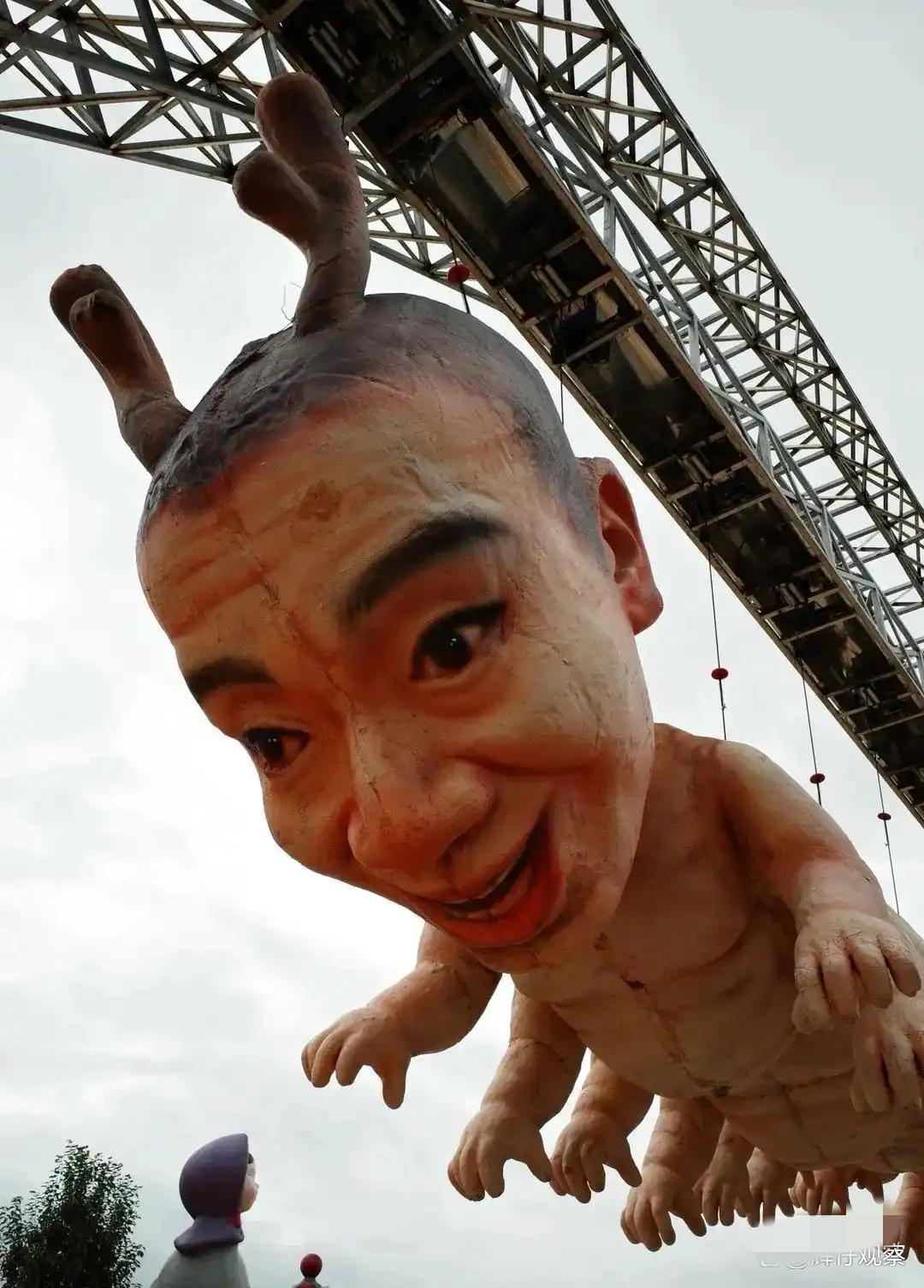 这种风格的造型，大家估计也只有在日本的动漫中看过吧，没错这是在云南的丽江荒野之国