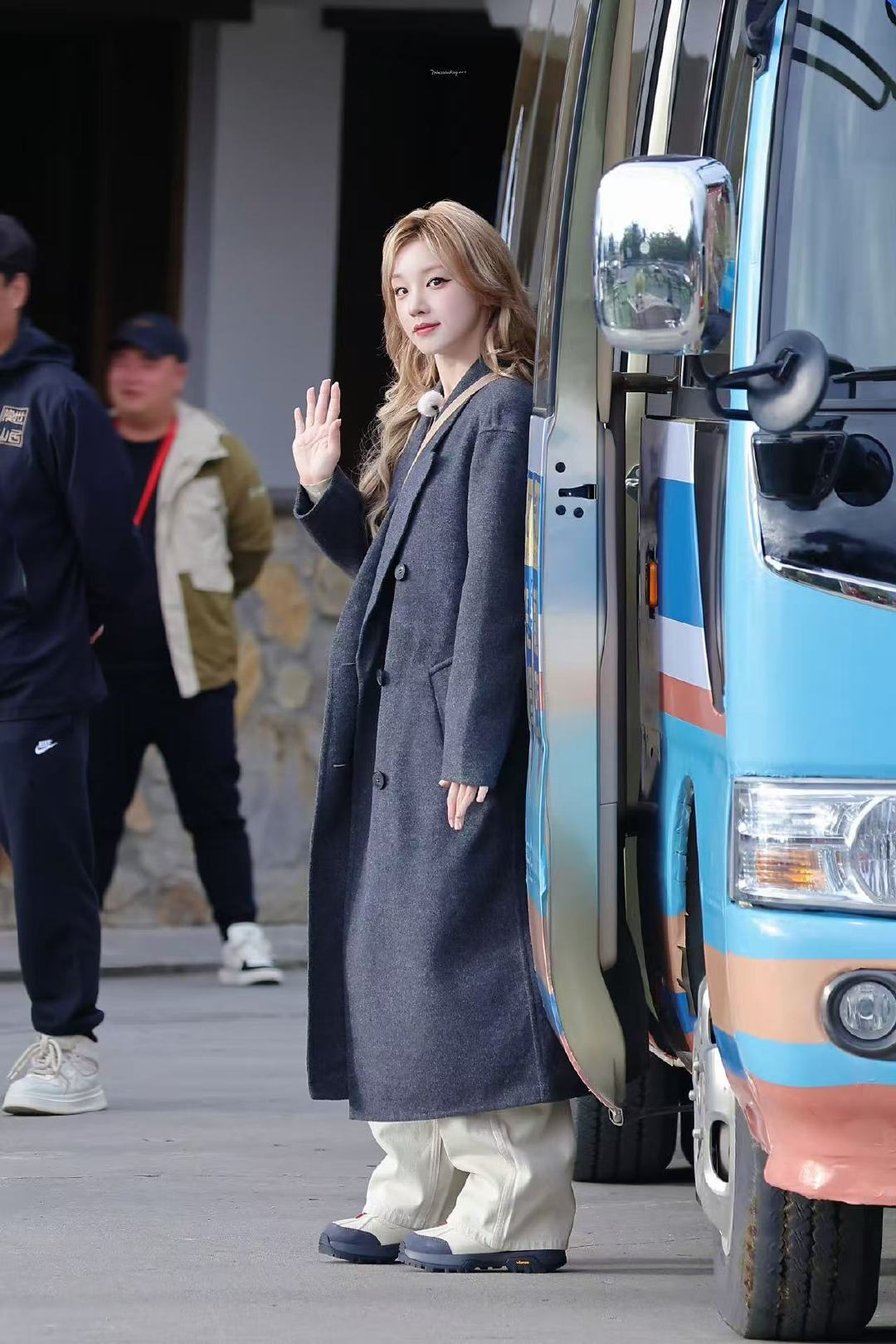 宋雨琦灰色大衣造型宋雨琦奔跑吧灰色大衣造型[流鼻血][流鼻血]这套也太女神了吧！