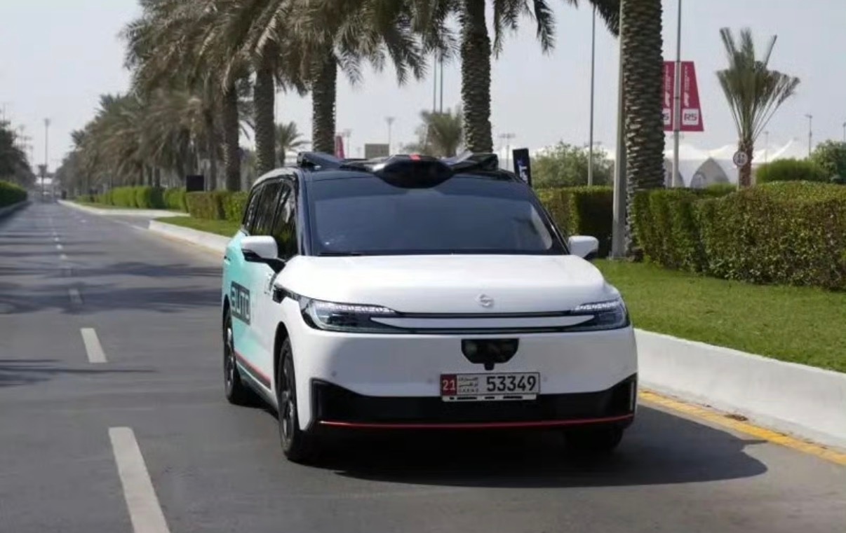 【萝卜快跑开启阿布扎比全无人驾驶出行服务 出海里程碑时刻】1月17日，萝卜快跑与