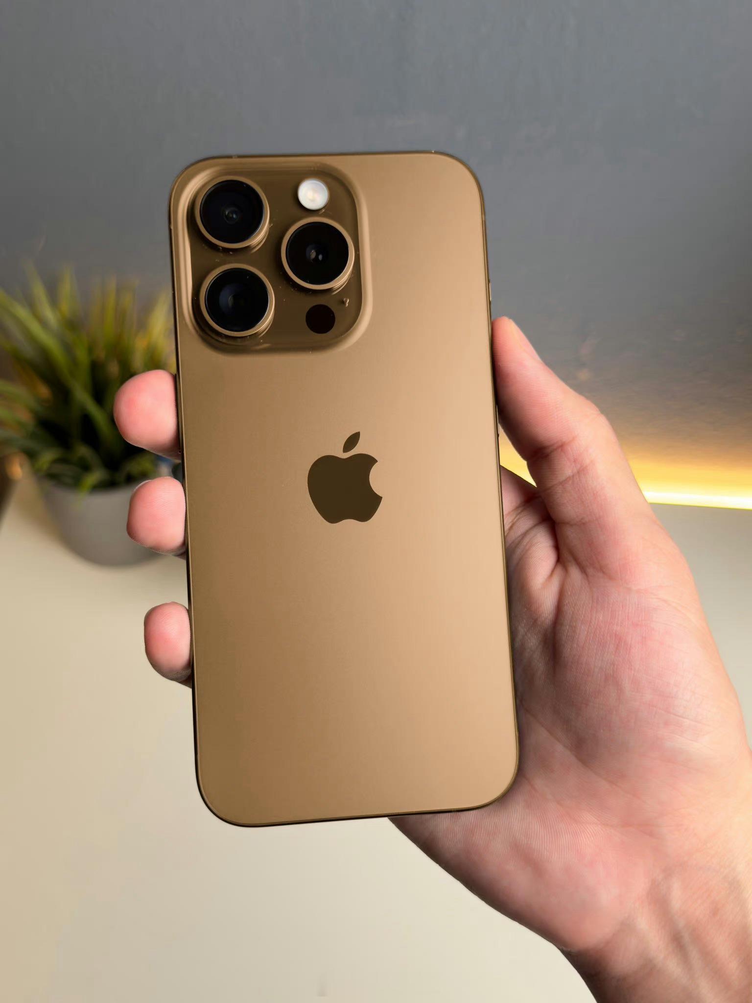 #iPhone16Pro古铜色渲染图曝光#iPhone 16 Pro古铜色假想图
