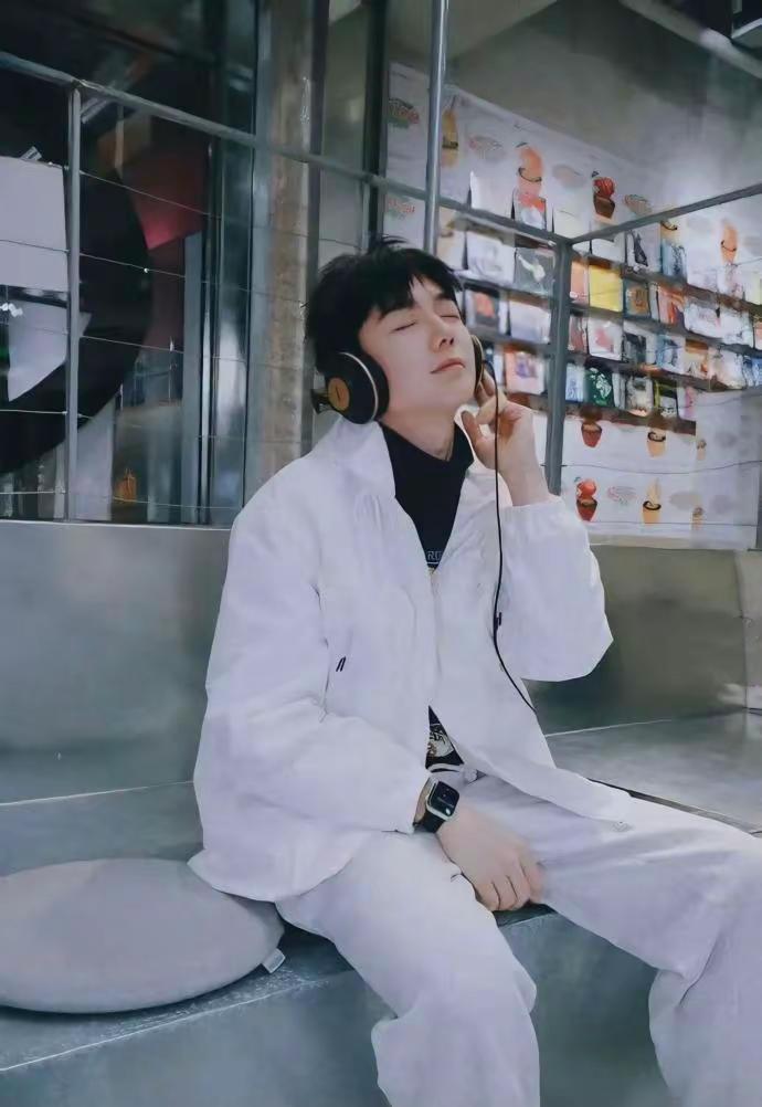 又是一年毕业季！有点怀念我的青春了。云熠 郝熠然 普普 玩法合伙人计划