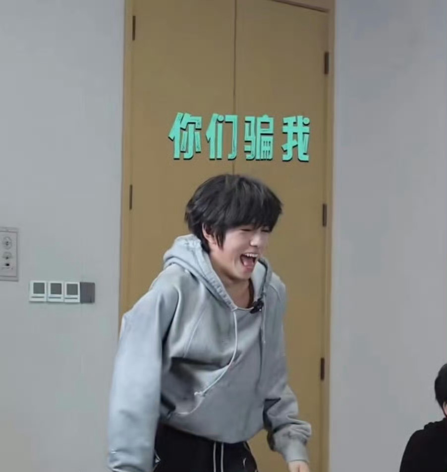 我说怎么没有人搬运果果的直播，原来他们是晚上10点，我还以为是8点 