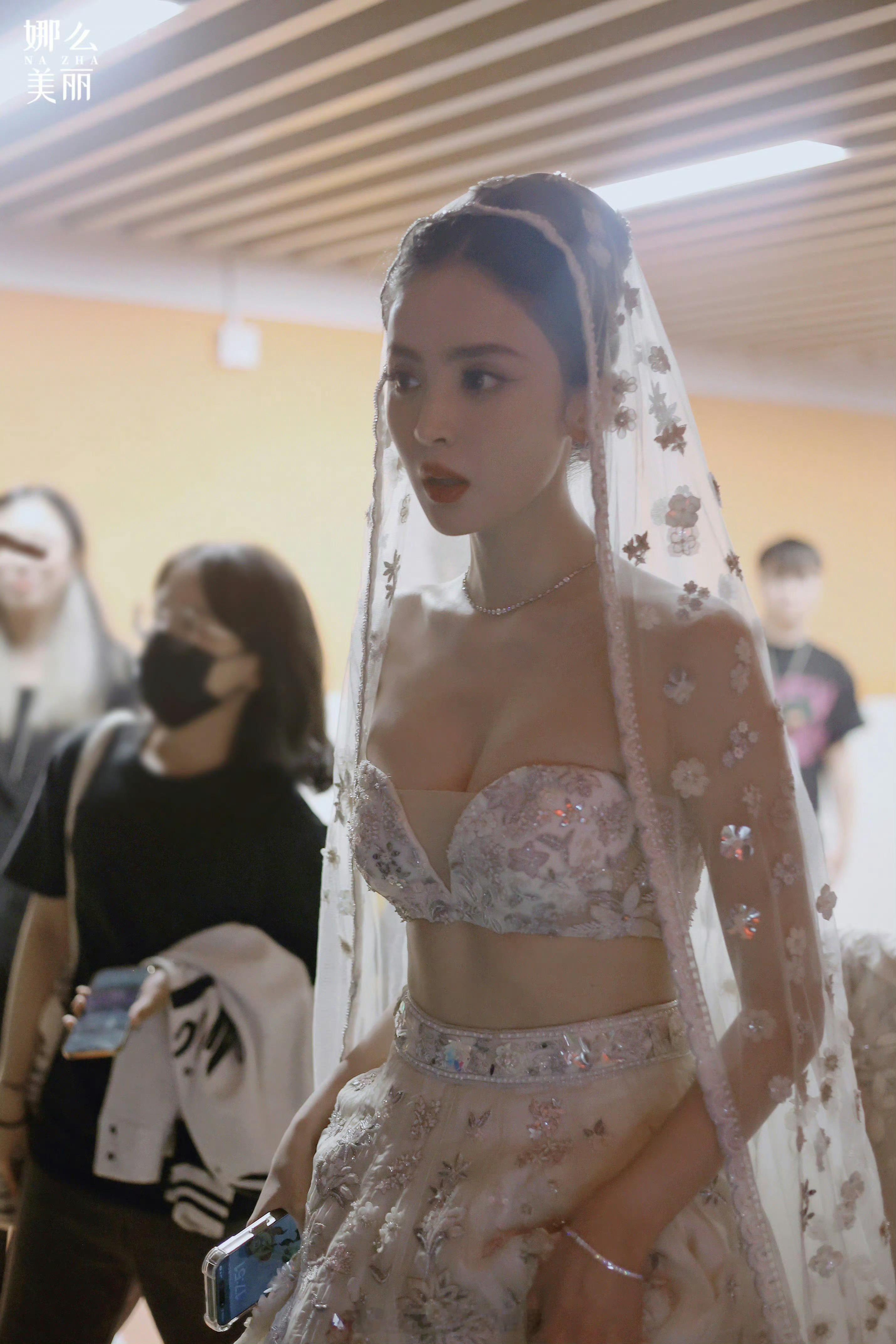 娜扎ELLE婚纱造型美娜请和我结婚[害羞] ​​​