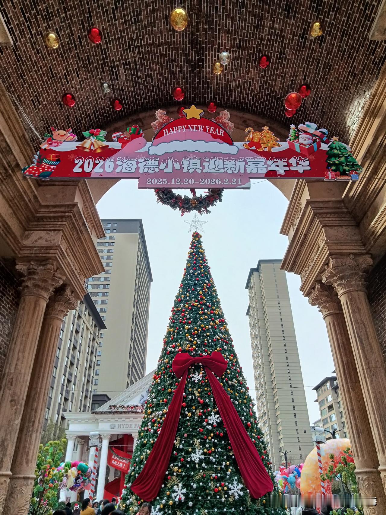 快到圣诞节了，海德小镇也拉开了辞旧迎新的节日序幕！坐地铁8号线到光化门站就是海德