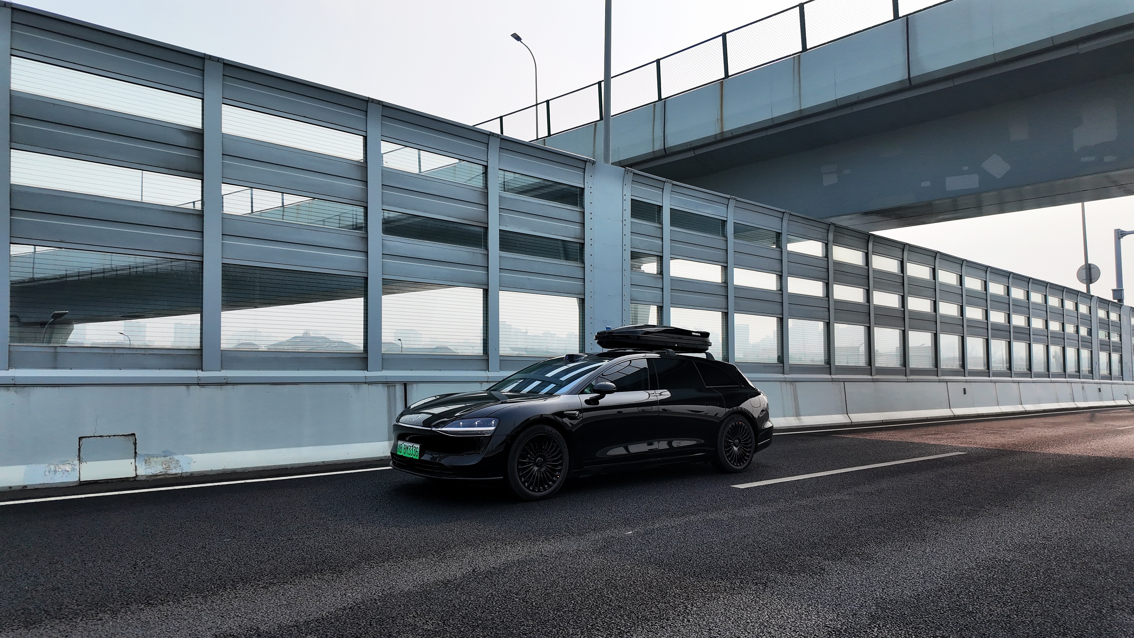 当换上车顶行李箱后总是忍不住想去溜车！！享界S9T 宁波