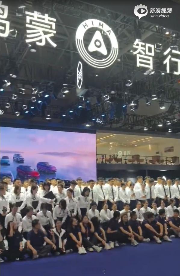 【鸿蒙智行重庆车展为卖车拼了】2026重庆车展期间，鸿蒙智行携多个品牌的车型亮相