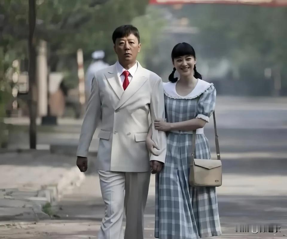 说实话，父母爱情这部剧我看着并不美好，因为安杰一直在生孩子生孩子。

虽然剧里没