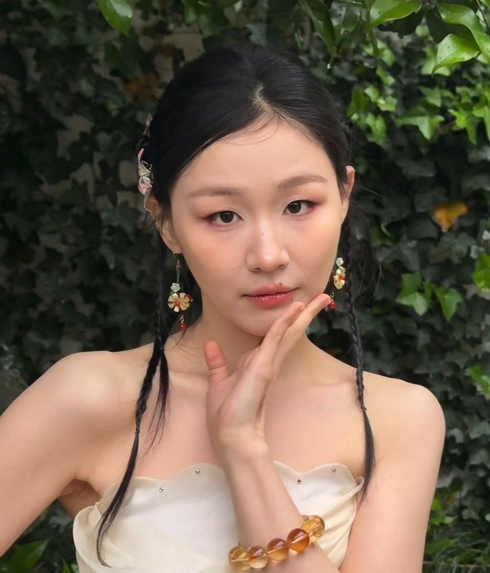 哈哈哈哈哈笑不活了！金靖说看到兔子给她画的“爆改”妆，第一反应是想删好友😂 还
