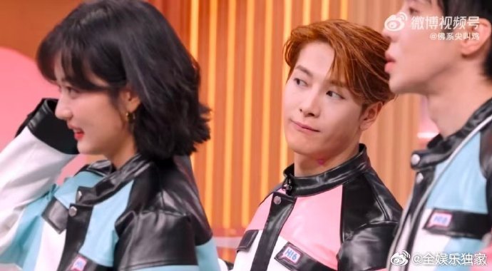 李雪琴嘴角比AK还难压李雪琴：虽然我是二维码，但我也是个有感情的二维码，收到转账