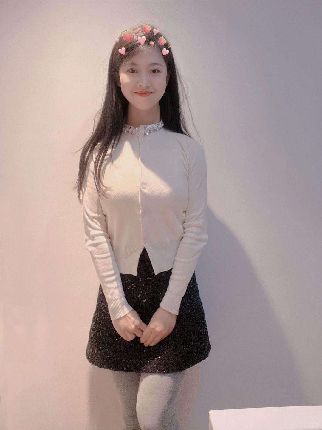 夕阳西下，那一刹那的红晕撒在海面……