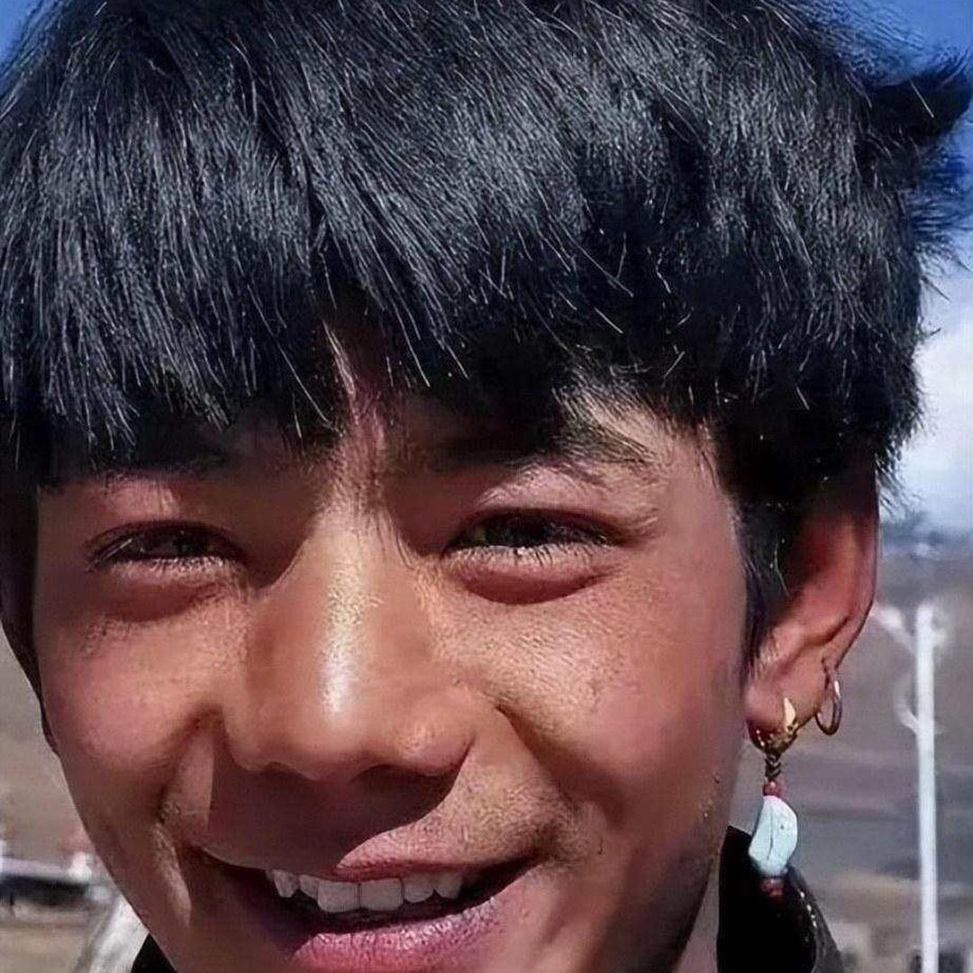 丁真爆红六年再次露面，判若两人！当年被群嘲，现如今登上央视带火整座城 ​​​