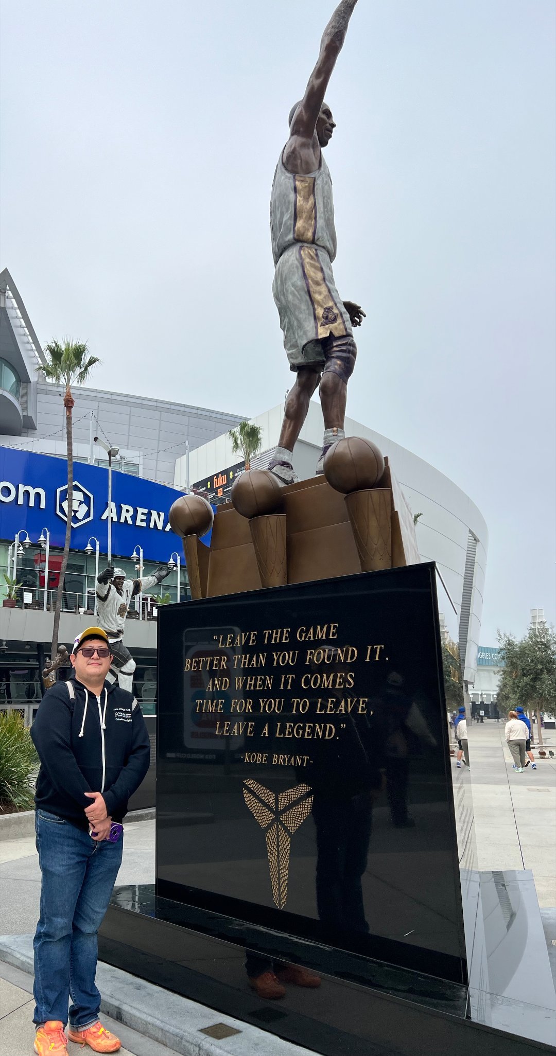 打卡Crypto.com Arena. 到了Kobe 的雕像前面就仿佛一段青春回