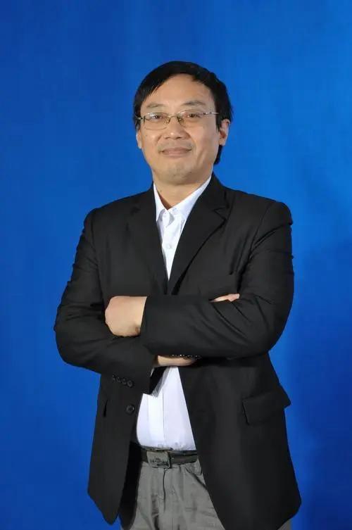 汤家凤副教授1966年7月出生，今年已满60周岁了，虽然博士毕业于南京大学，但一
