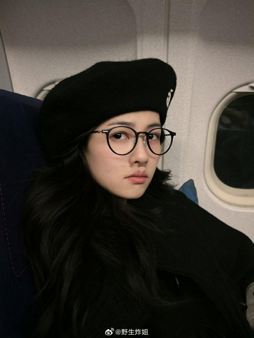 白鹿✈️上的怼脸照，好可爱的邻家姐姐 