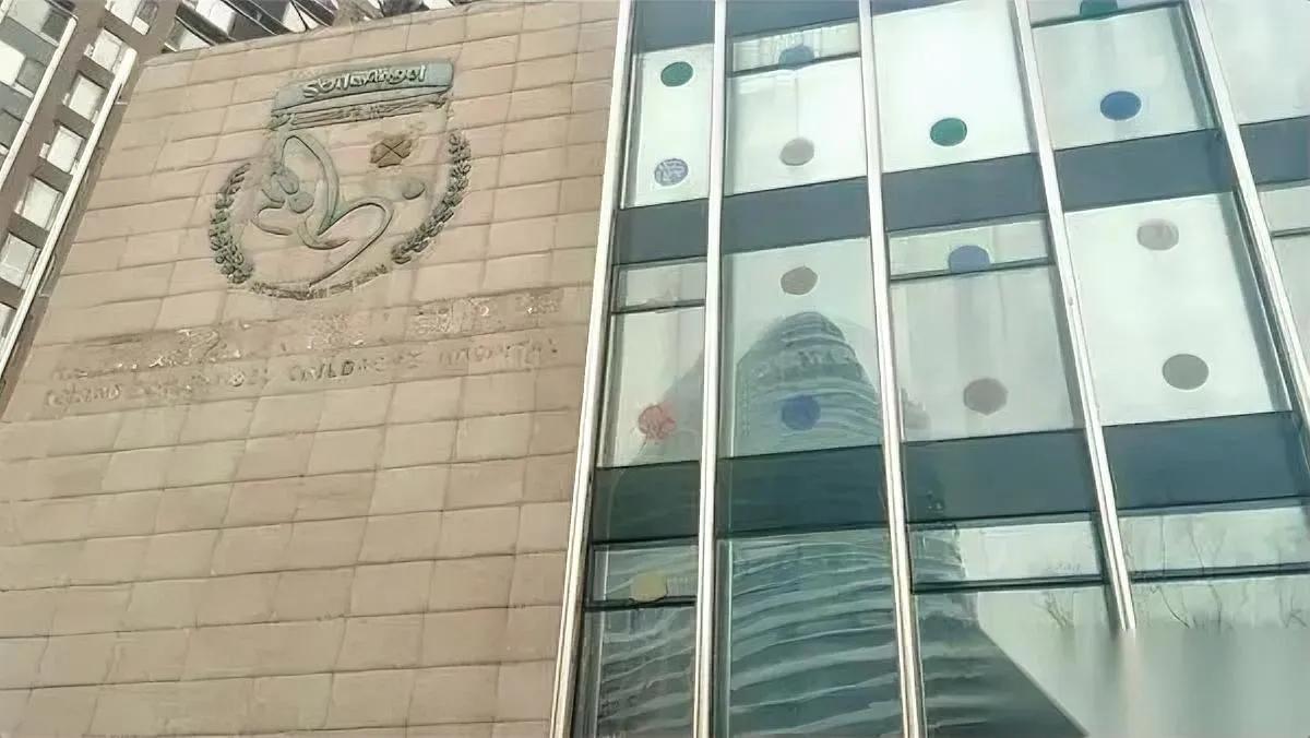 李亚鹏回应医院纠纷

租金翻倍还是公益价回归？

李亚鹏为嫣然儿童医院房租纠纷发