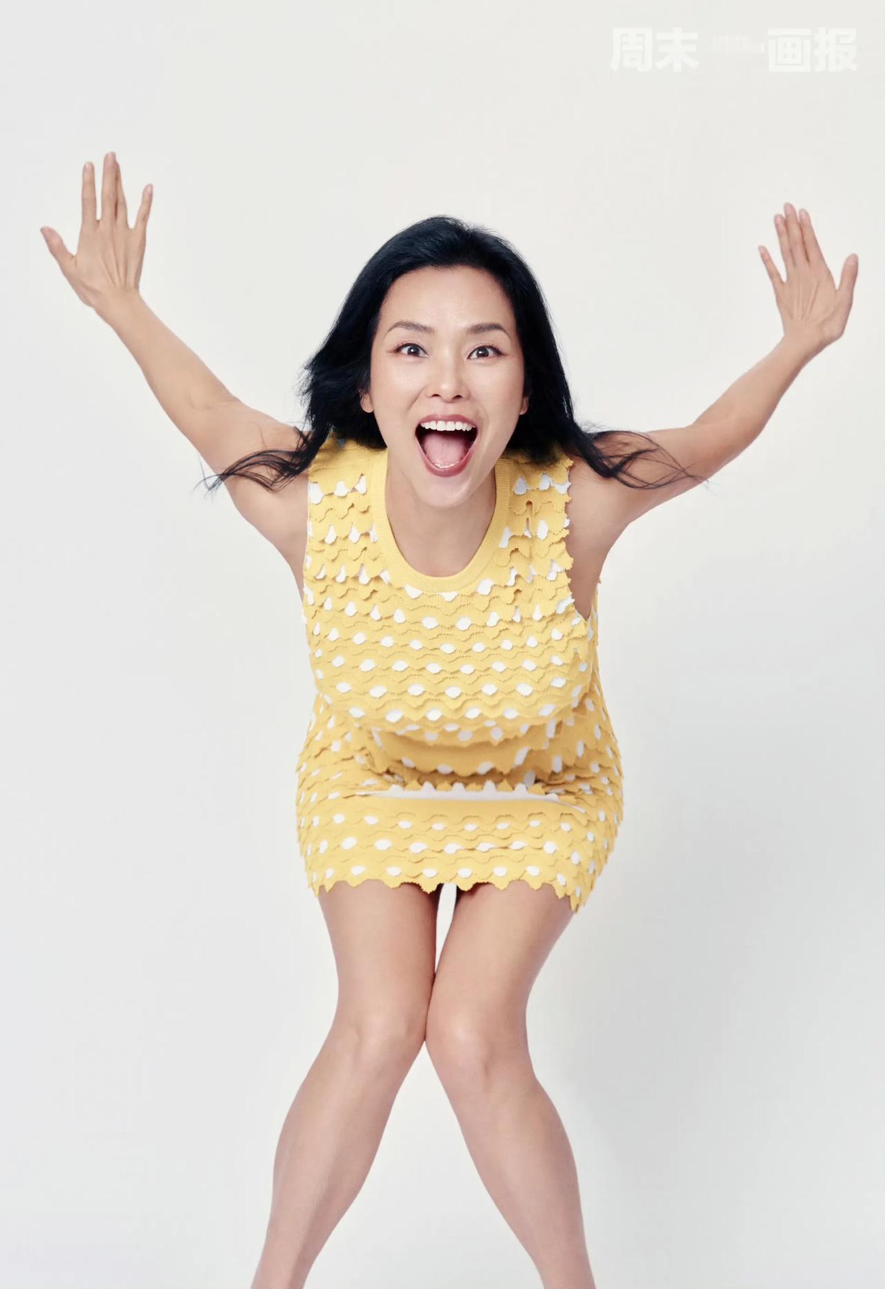 @韦唯与小儿子登上～iWeekly周末画报·母亲节特刊，演绎 LOEWE 罗意威
