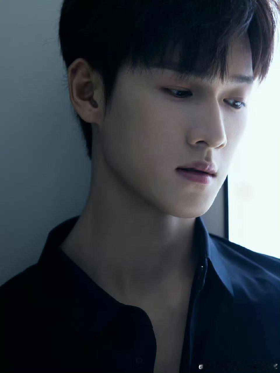 好家伙，李昀锐商业价值太🐮了，新商务馥蕾诗即将官宣，感觉小林今年官宣了好多新商