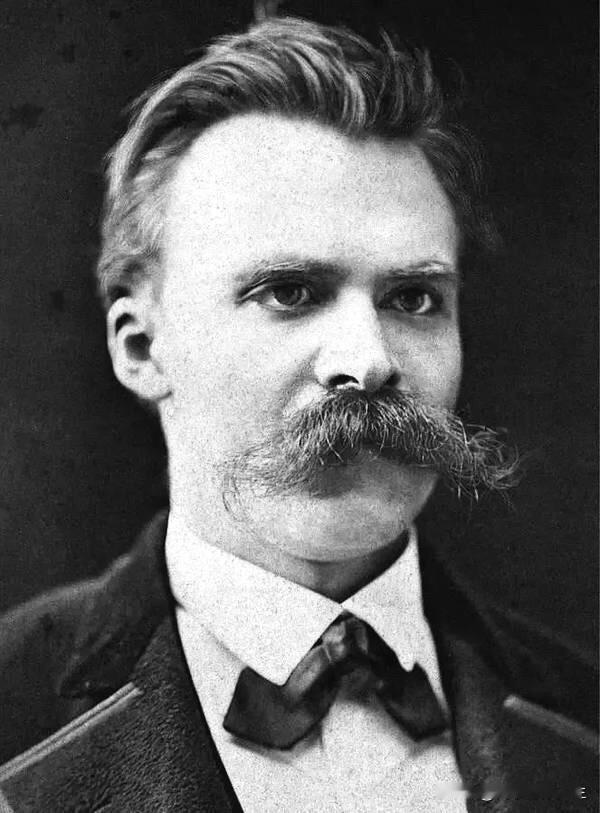 尼采说：“怎么达到目标？放弃思考，专注攀登。”

所谓“放弃思考”，从不是摒弃理