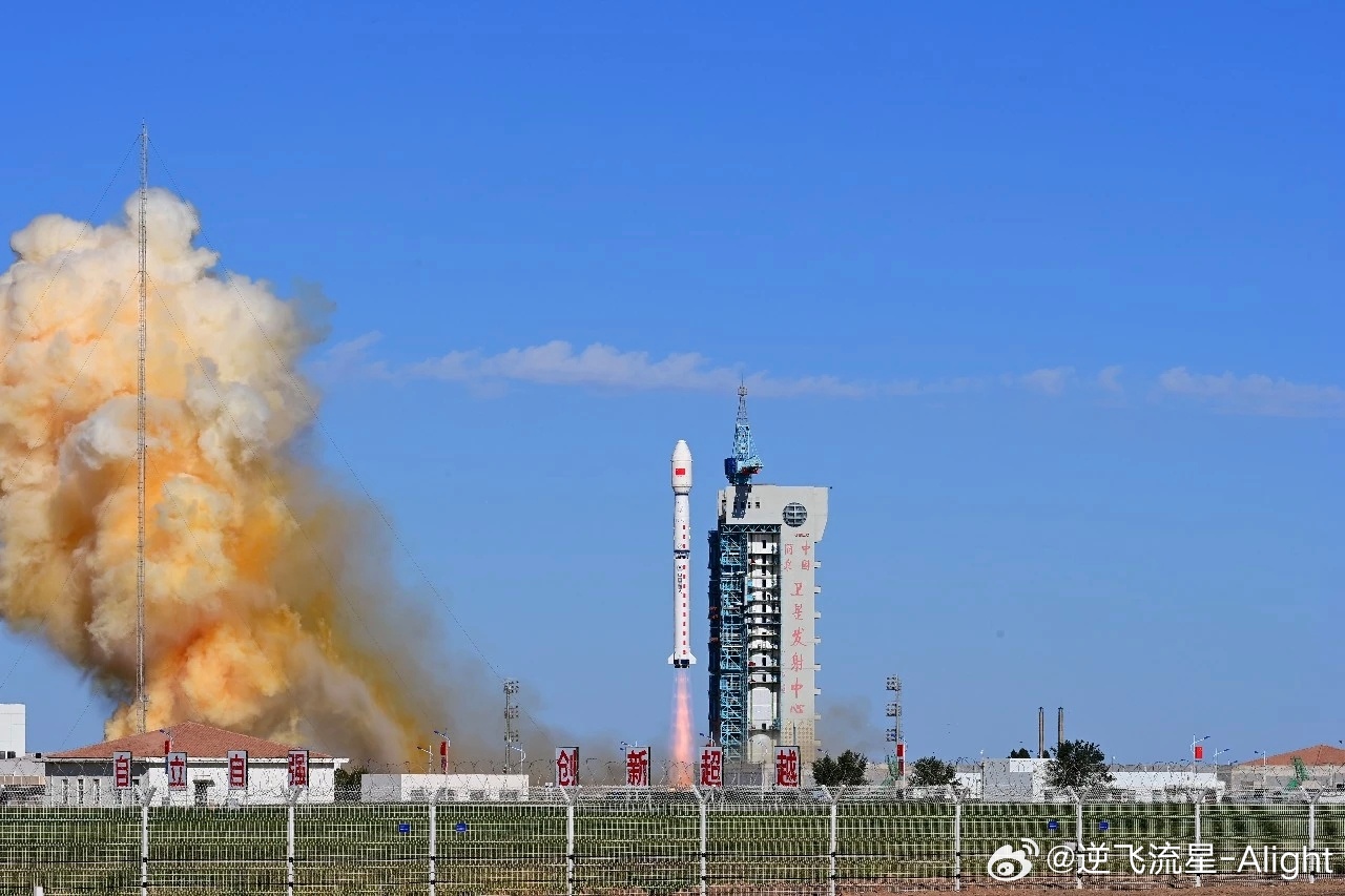 北京时间今天17时00分，长征四号乙在酒泉卫星发射中心点火升空，将遥感五十三号0