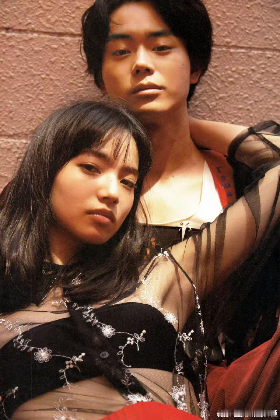 小松菜奈少和菅田将晖亲嘴吧 小松菜奈全新发型近照出炉，五官气质和菅田将晖撞得越来