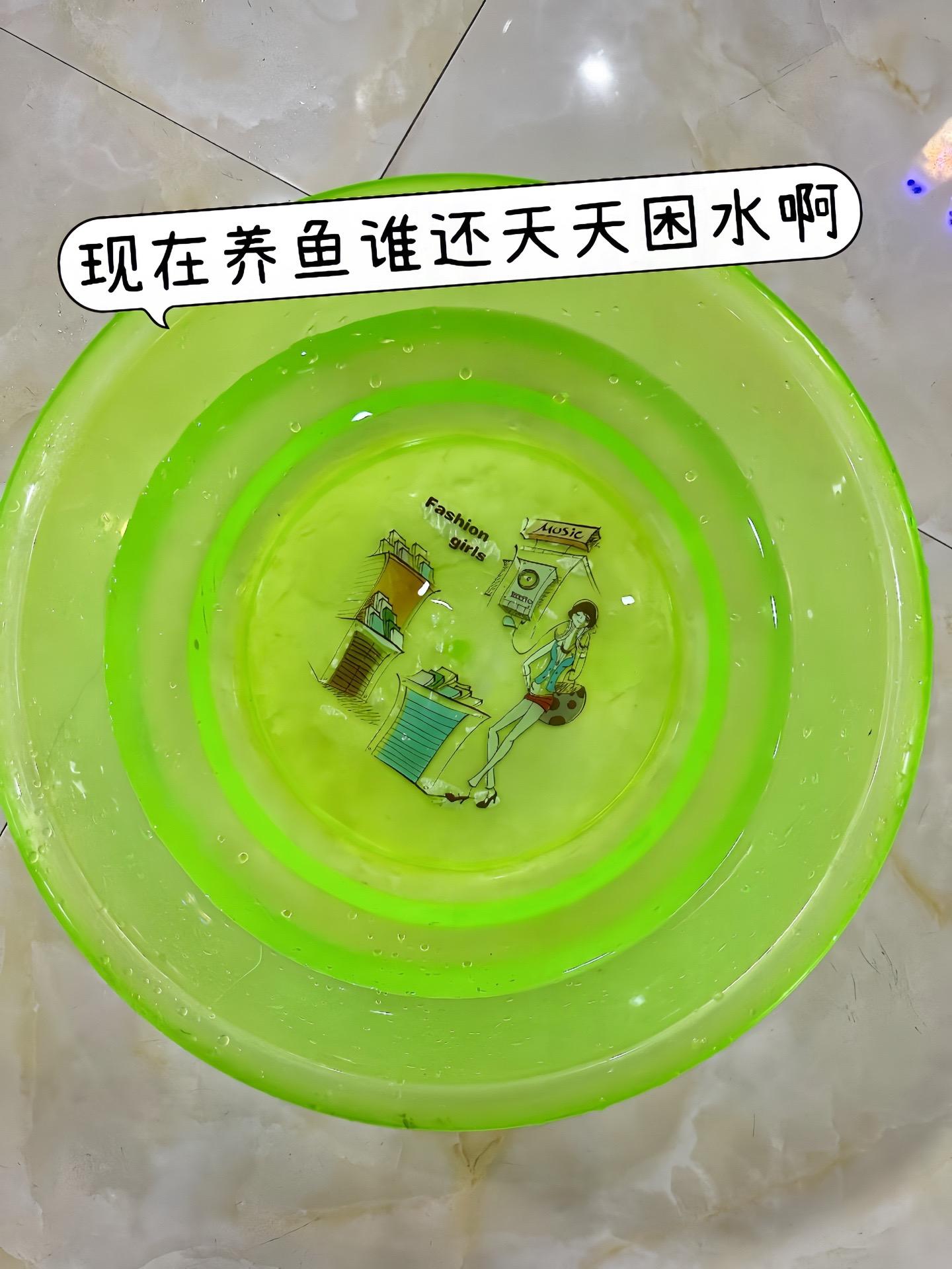 快速除氯，呵护爱鱼。自来水中的氯对鱼儿危害极大。鱼乐宝能在瞬间与氯发生...