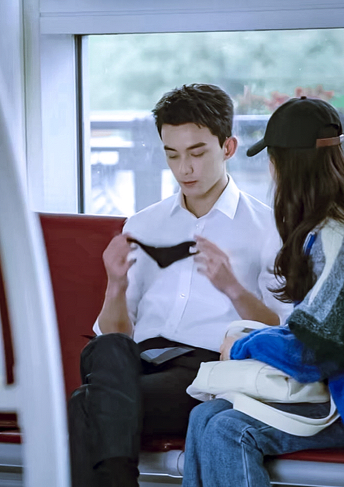 #吴磊和赵今麦你俩有点不像演的# 林亦扬真的太苏了[吹风车][吹风车] ​​​